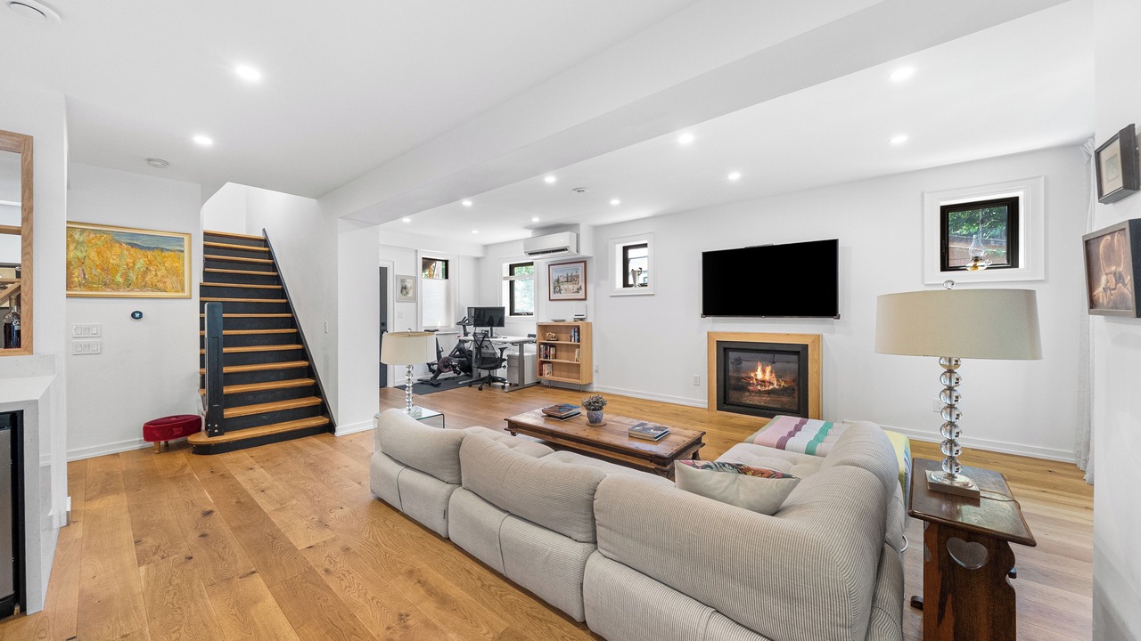 Photo of Livingroom in Trinity - Bellwoods