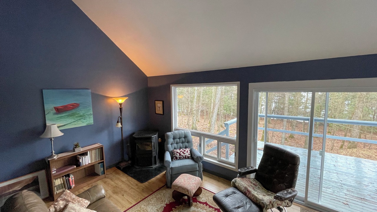 Photo of Livingroom in Central Frontenac
