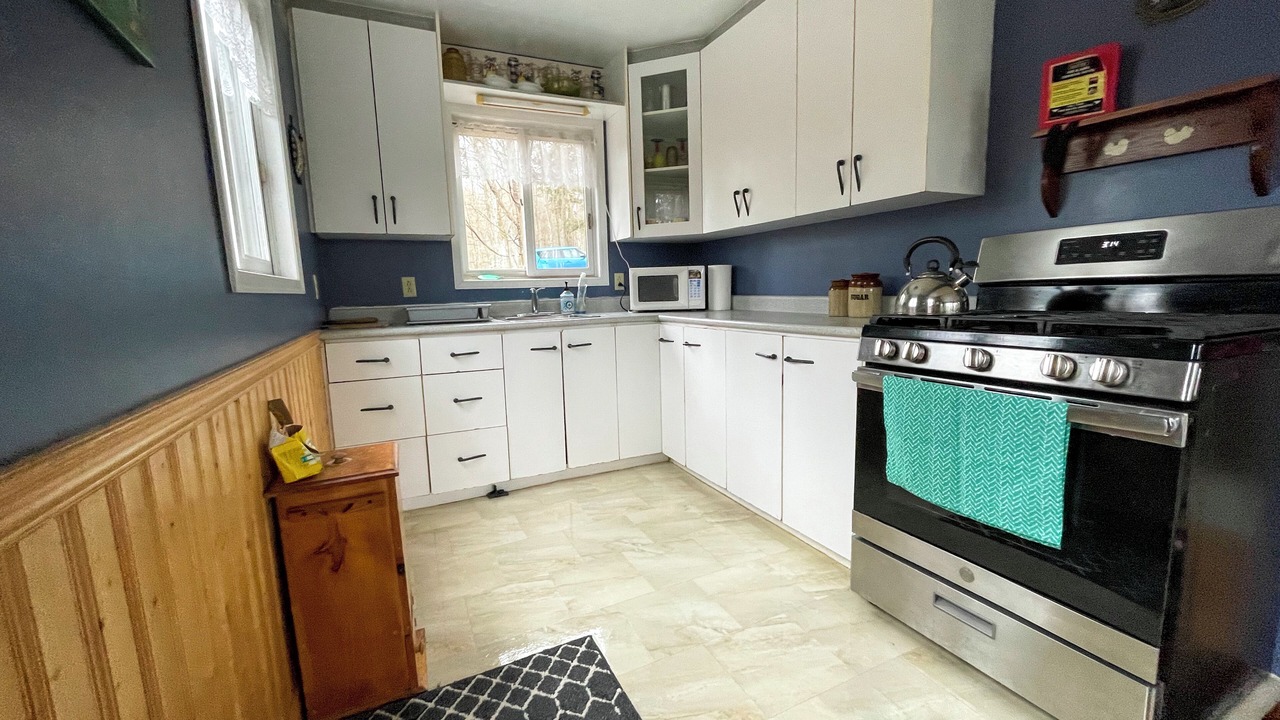 Photo of Kitchen in Central Frontenac