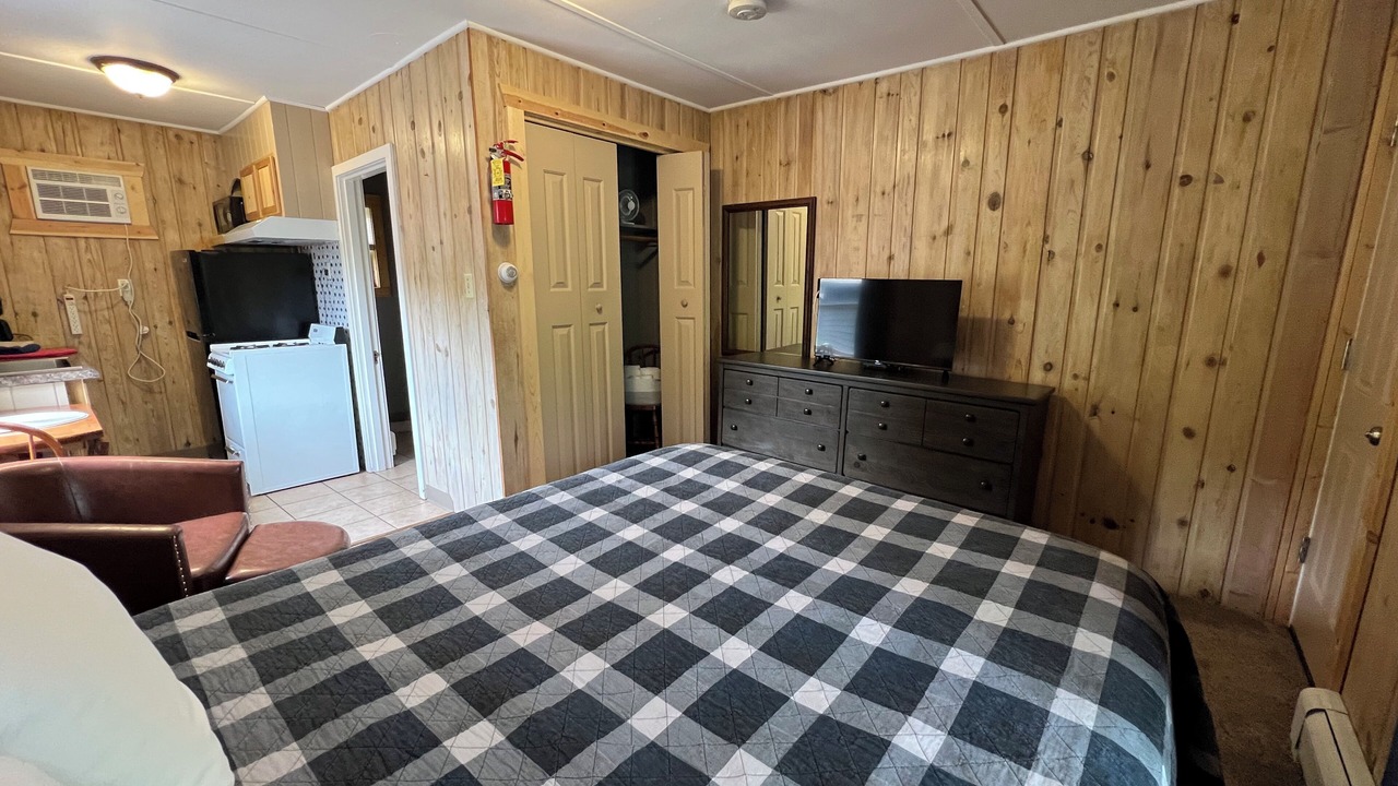 Photo of Bedroom in Lake Shore