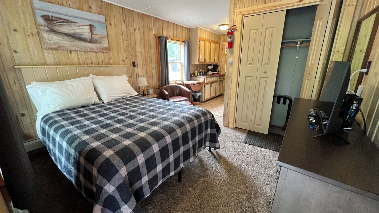 Photo of Bedroom in Lake Shore