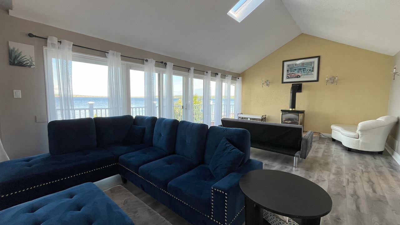 Photo of Livingroom in Victoria Harbour