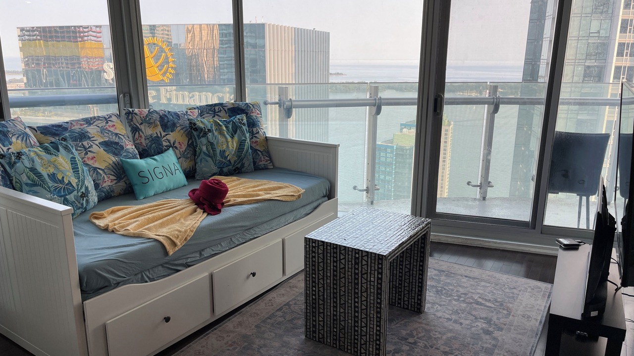 Photo of Livingroom in Toronto Entertainment District