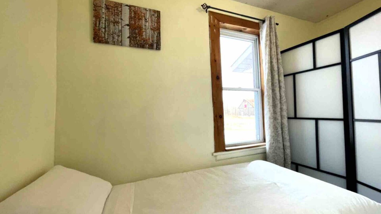Photo of Bedroom in Victoria Harbour