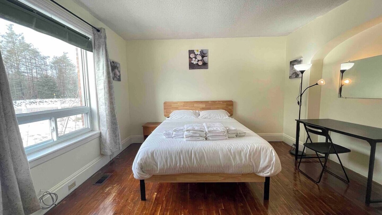 Photo of Bedroom in Victoria Harbour