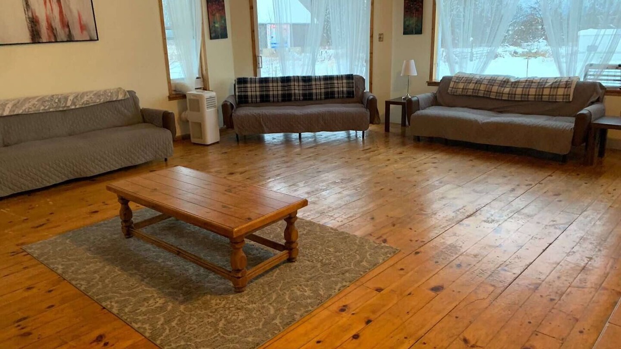 Photo of Livingroom in Victoria Harbour