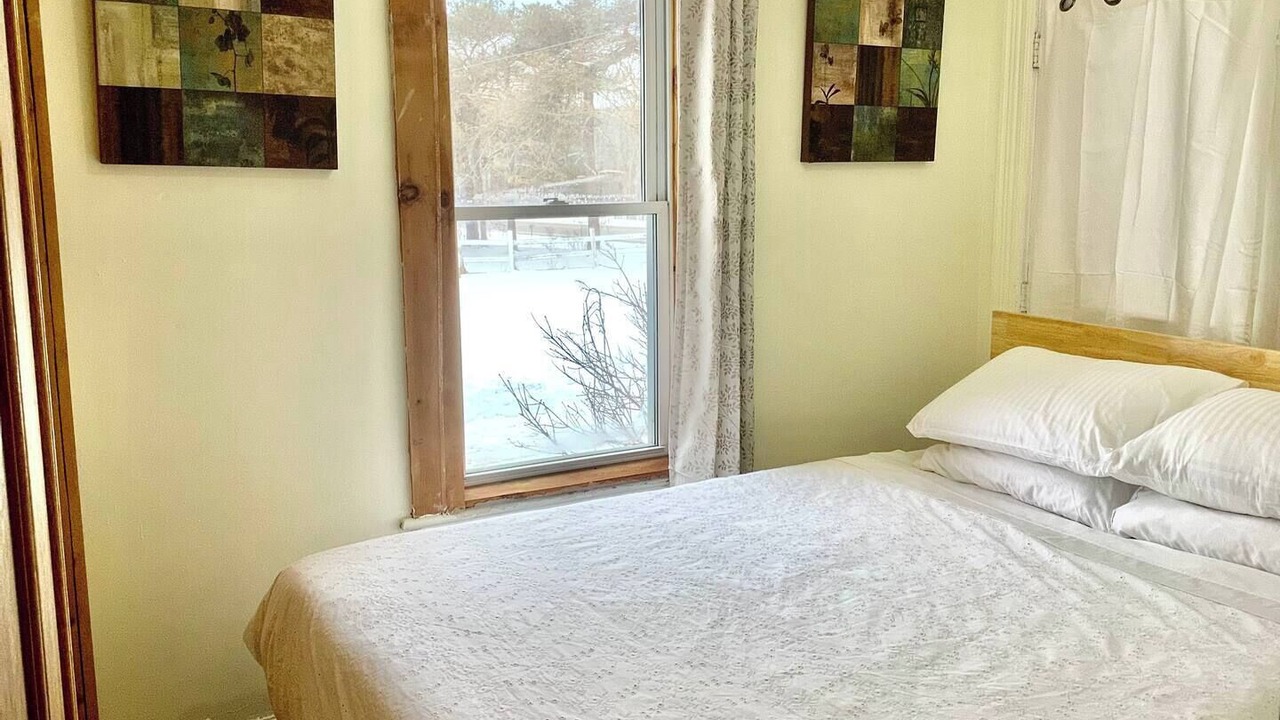Photo of Bedroom in Victoria Harbour