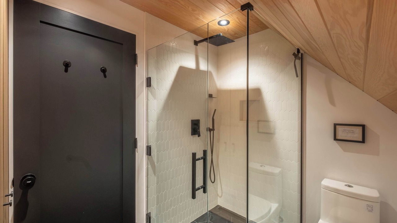 Photo of Bathroom in Dysart et al