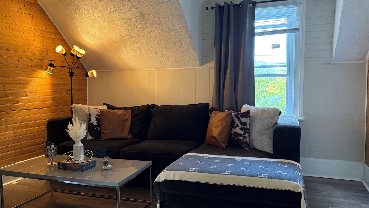 Photo of Livingroom in Quinte West