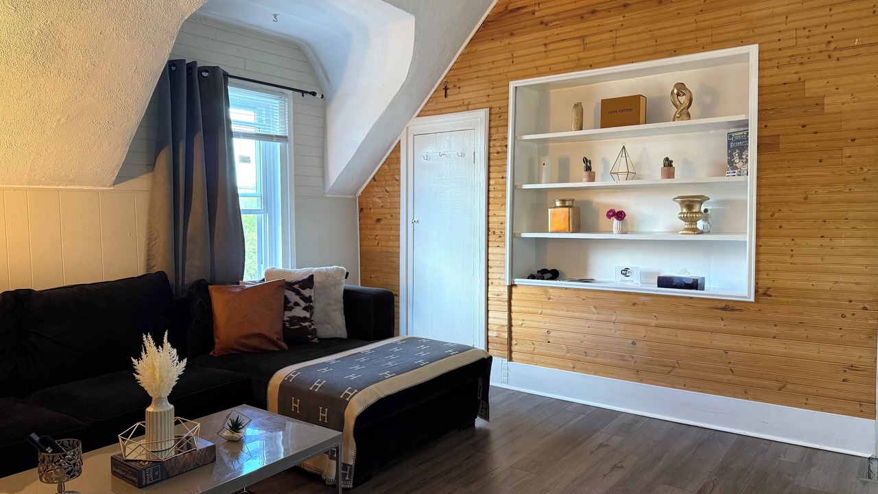 Photo of Livingroom in Quinte West
