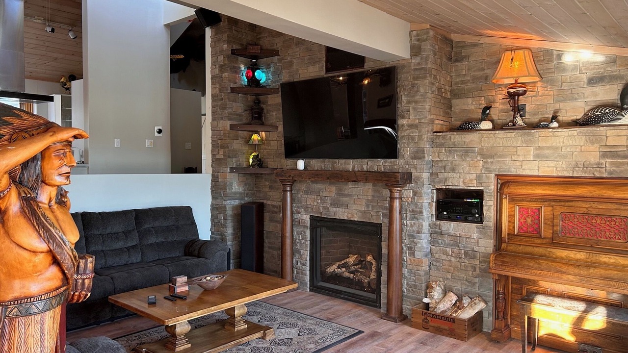Photo of Livingroom in Temagami