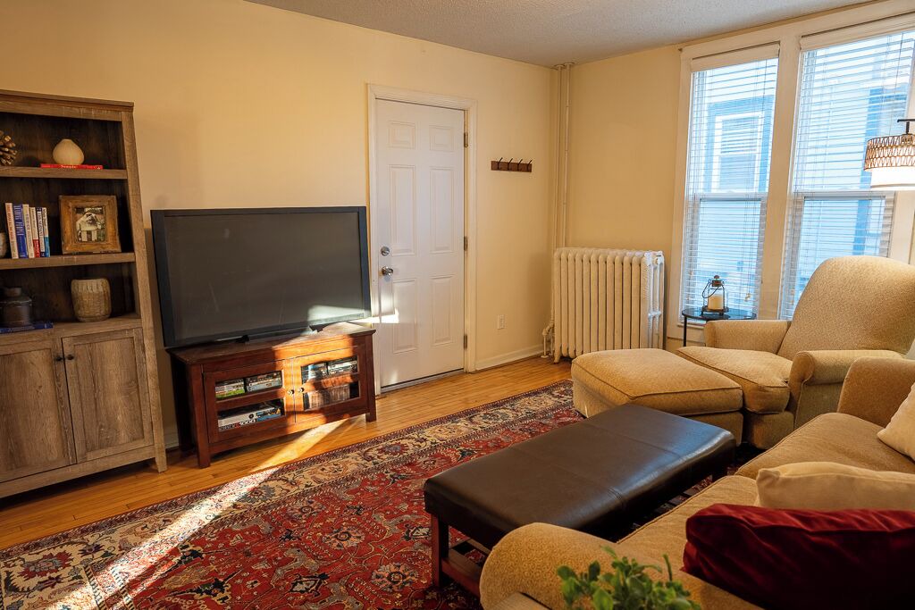 Photo of Livingroom in Midway