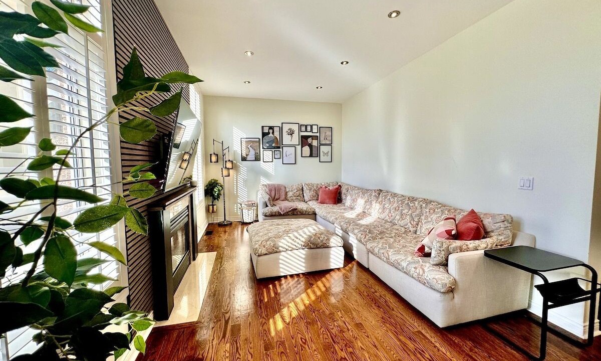 Photo of Livingroom in Meadowvale Village