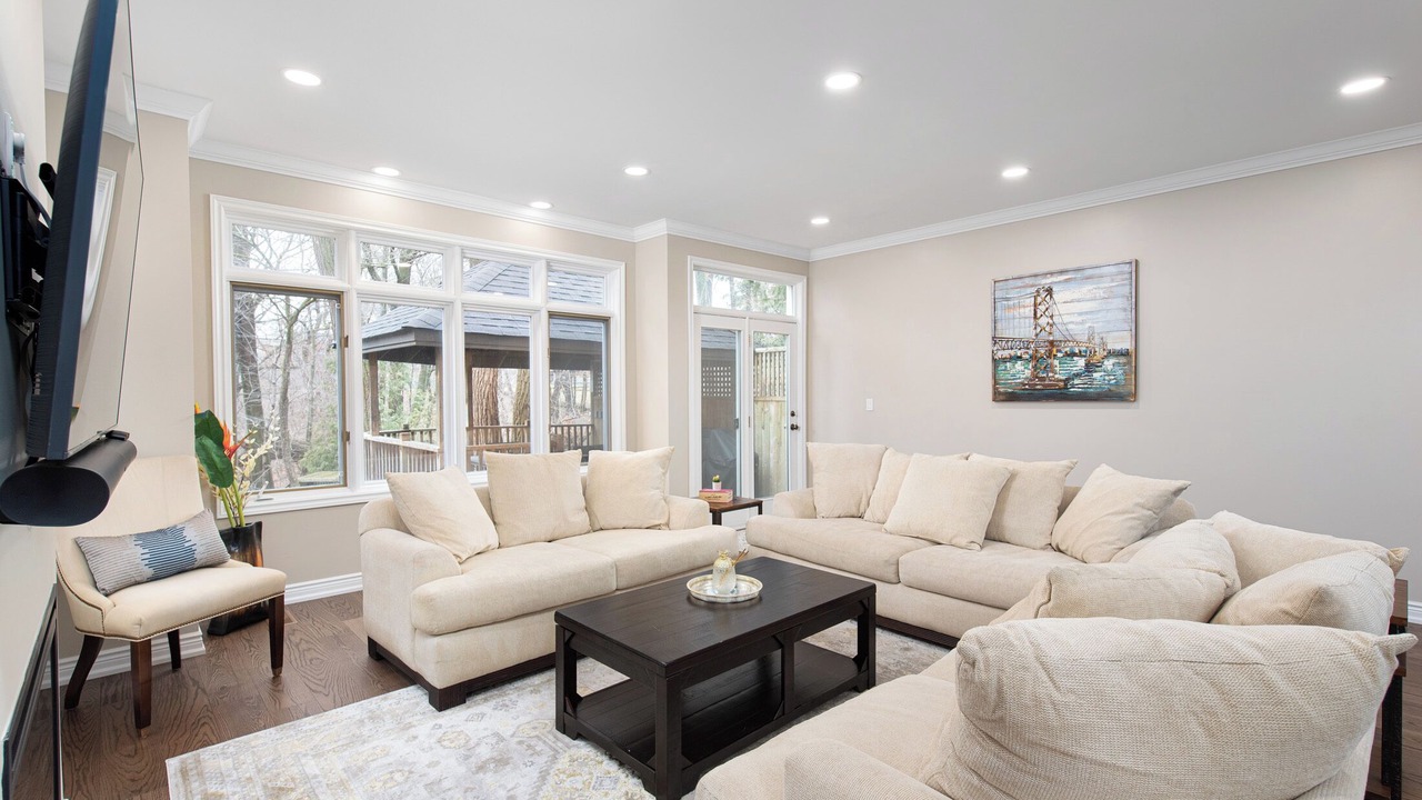 Photo of Livingroom in Broadview North