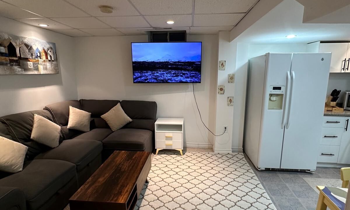 Photo of Livingroom in Churchill Meadows