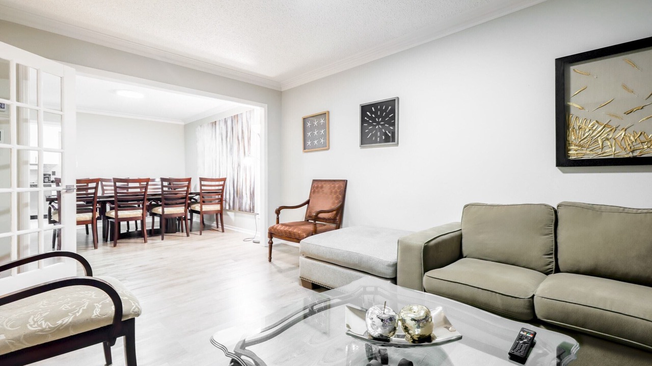 Photo of Livingroom in Thornhill