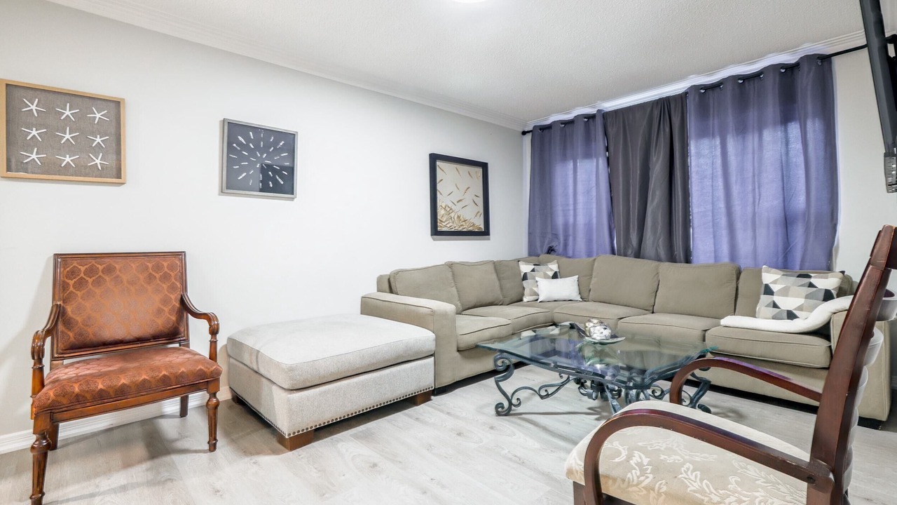 Photo of Livingroom in Thornhill