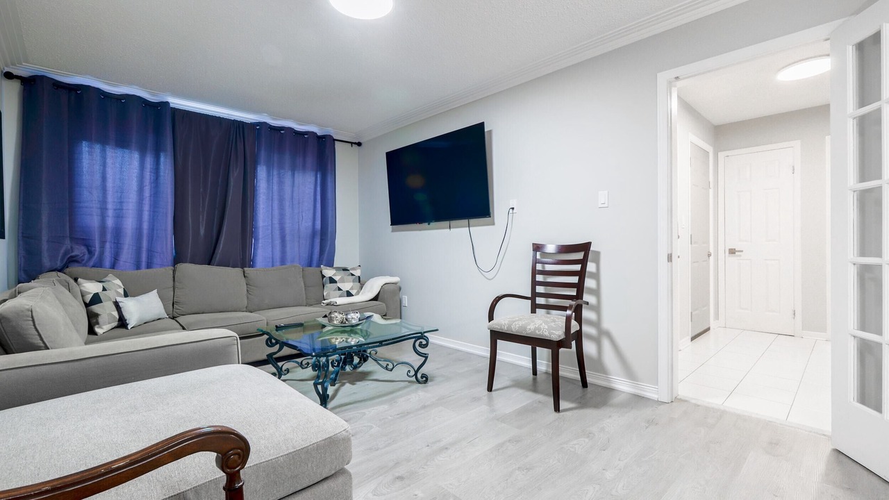 Photo of Livingroom in Thornhill