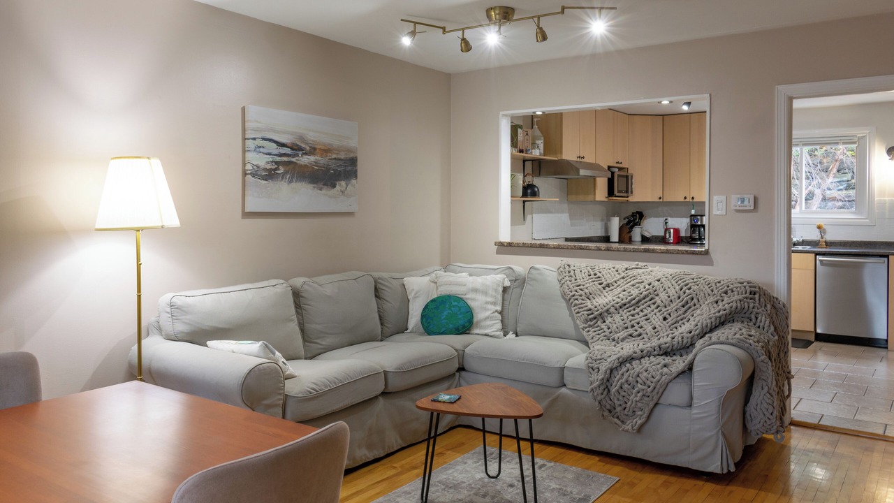 Photo of Livingroom in Ottawa Division