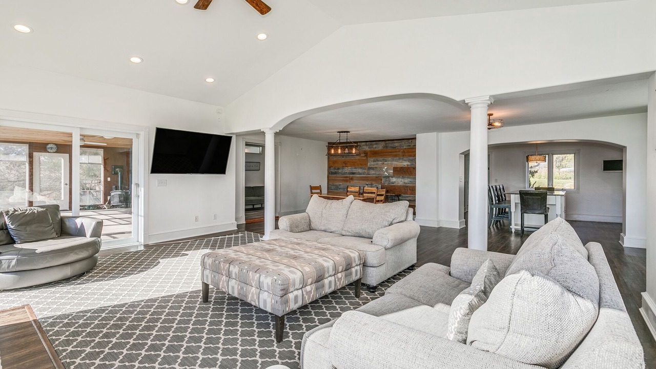 Photo of Livingroom in Greenfield