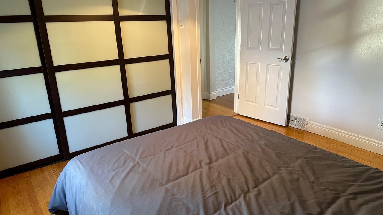 Photo of Bedroom in Lakeview