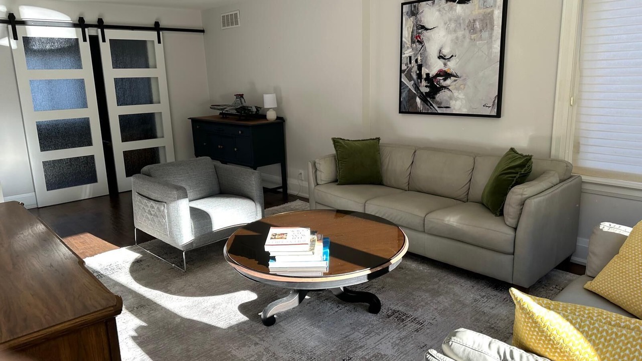 Photo of Livingroom in Lakeview