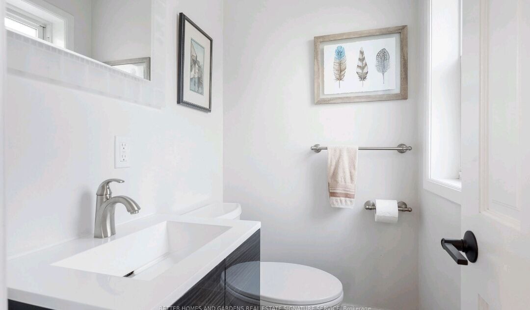Photo of Bathroom in Lakeview
