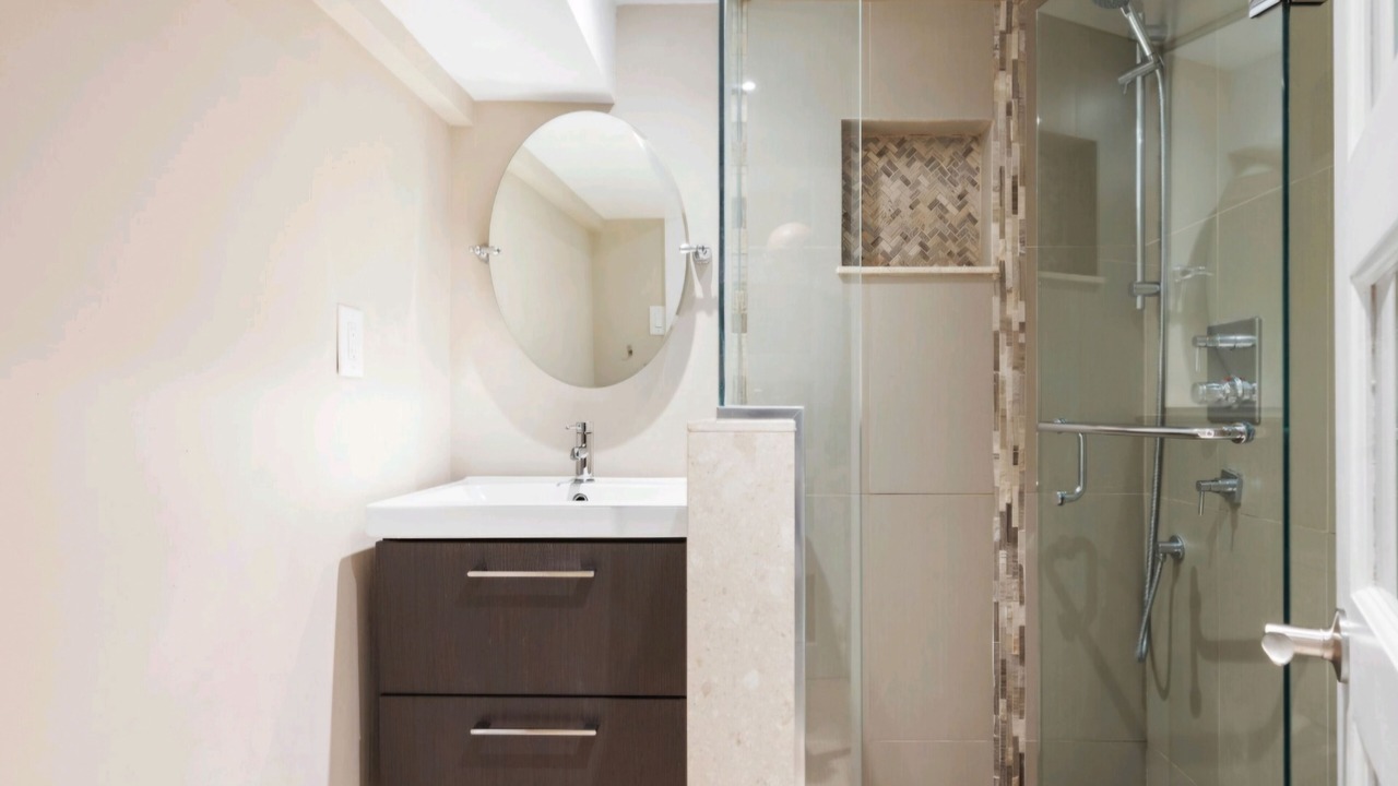 Photo of Bathroom in Lakeview