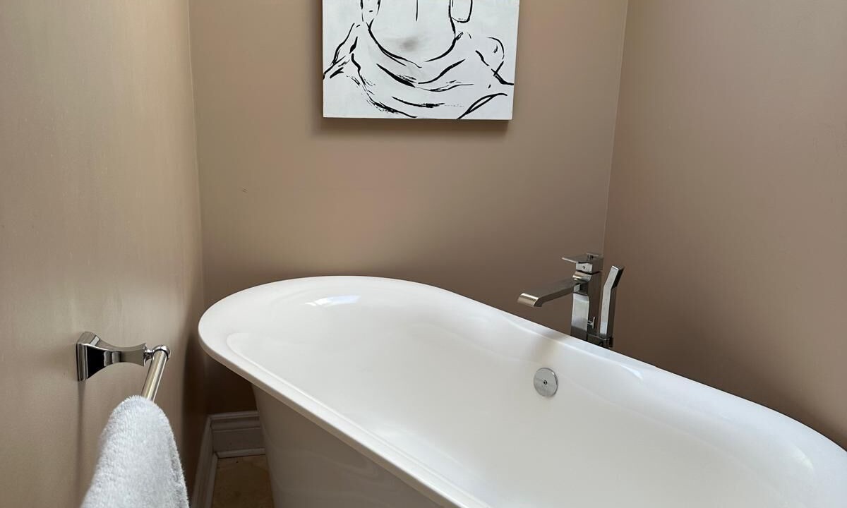 Photo of Bathroom in Lakeview