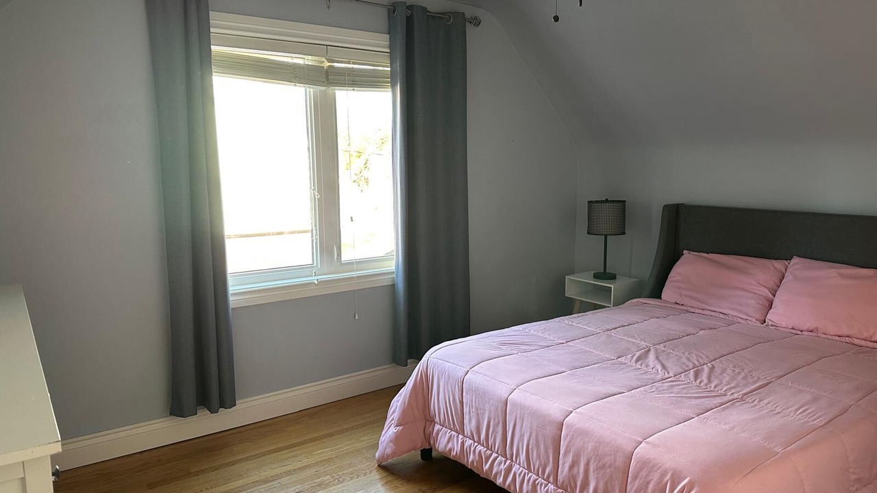 Photo of Bedroom in Lakeview