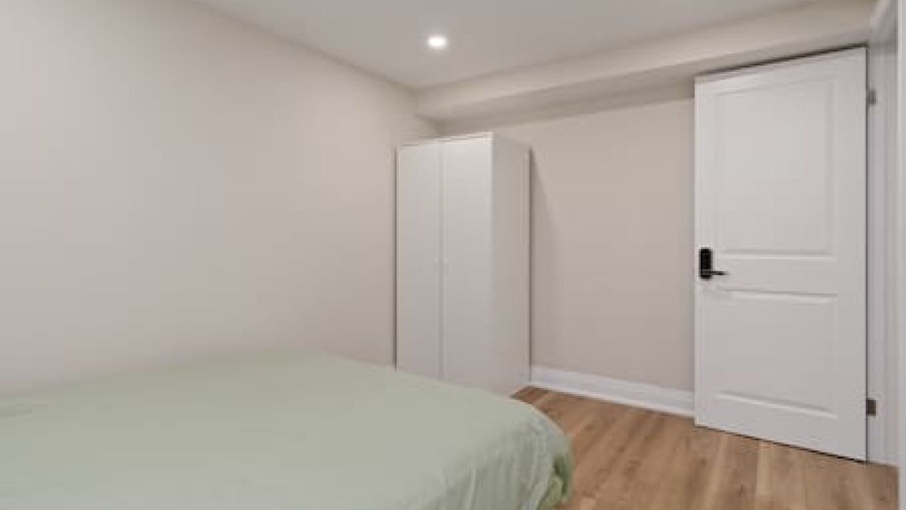Photo of Bedroom in Clarkson-Lorne Park