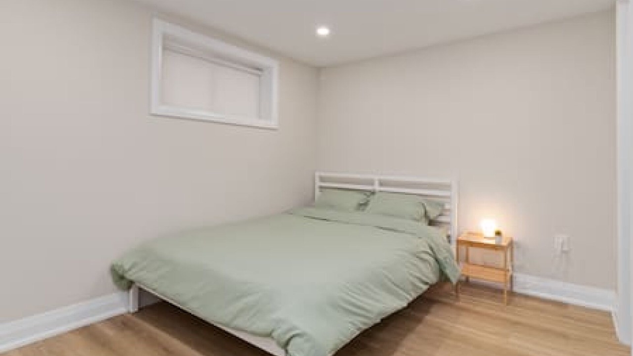 Photo of Bedroom in Clarkson-Lorne Park