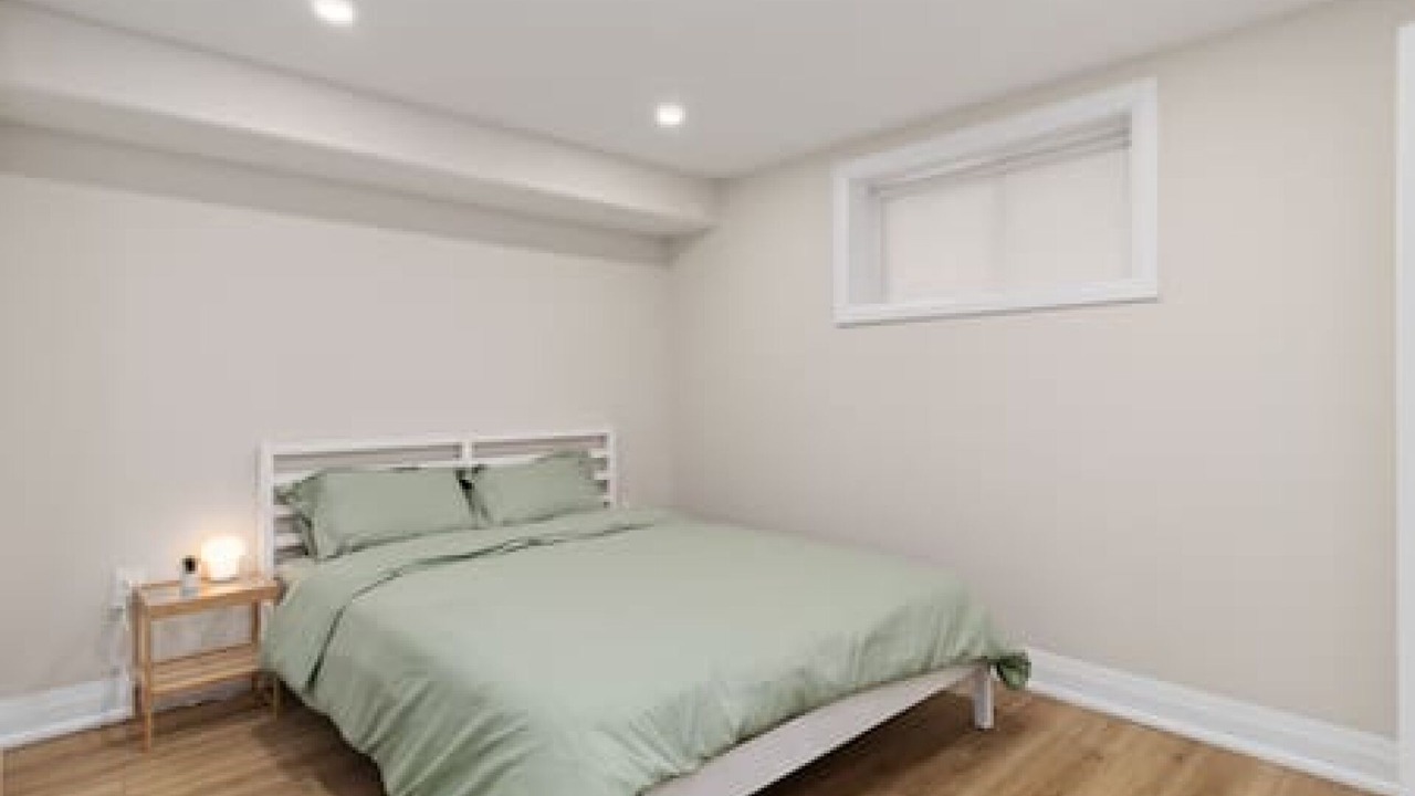 Photo of Bedroom in Clarkson-Lorne Park