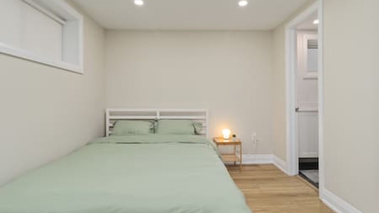 Photo of Bedroom in Clarkson-Lorne Park