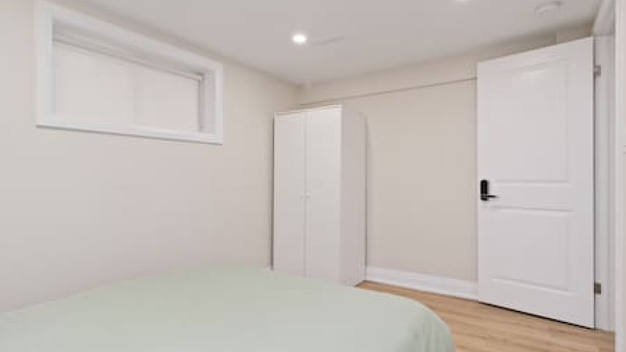 Photo of Bedroom in Clarkson-Lorne Park
