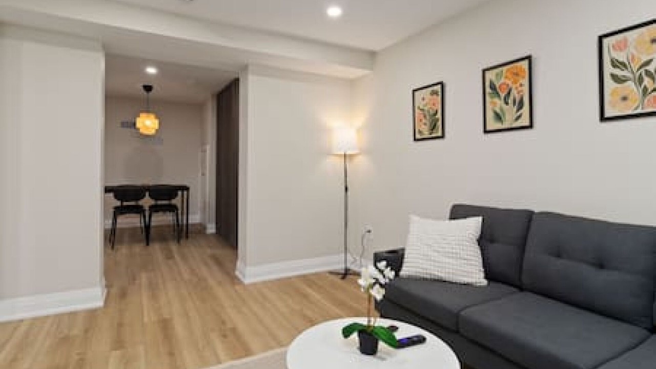 Photo of Livingroom in Clarkson-Lorne Park