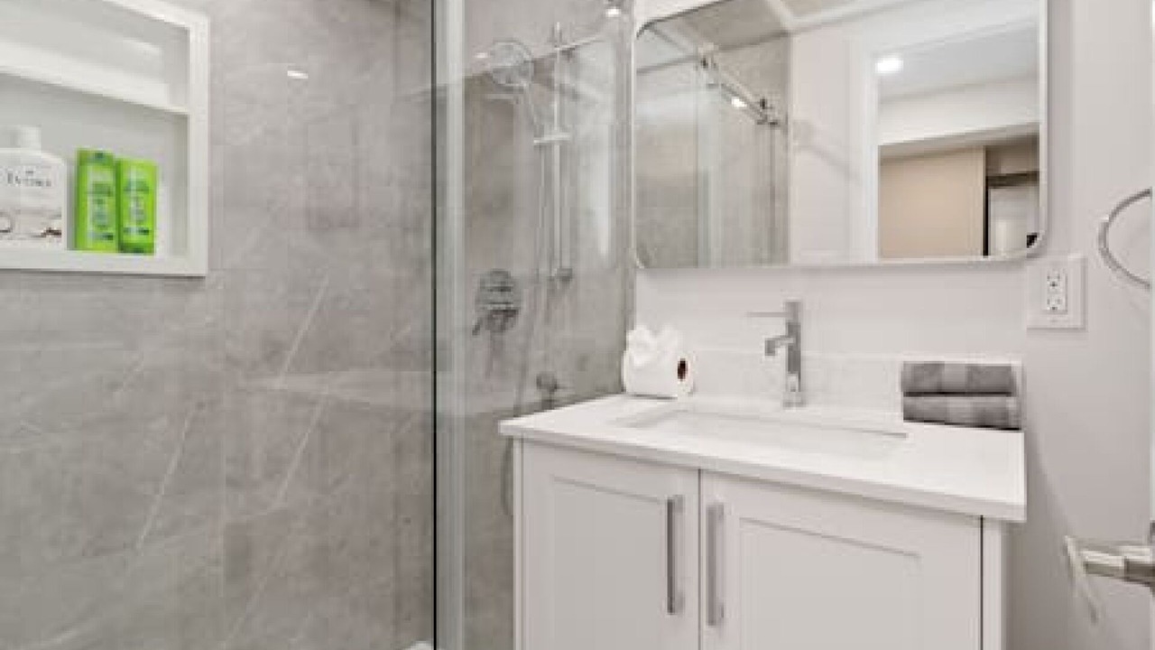 Photo of Bathroom in Clarkson-Lorne Park