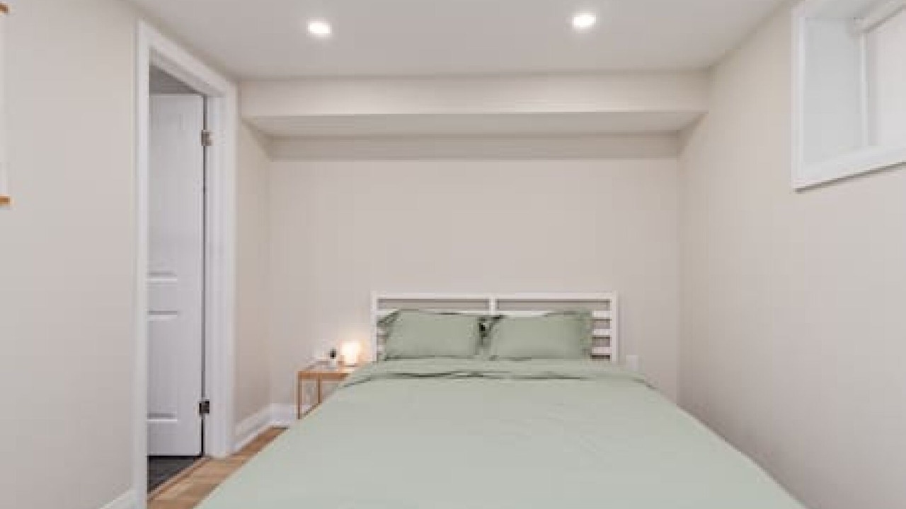 Photo of Bedroom in Clarkson-Lorne Park