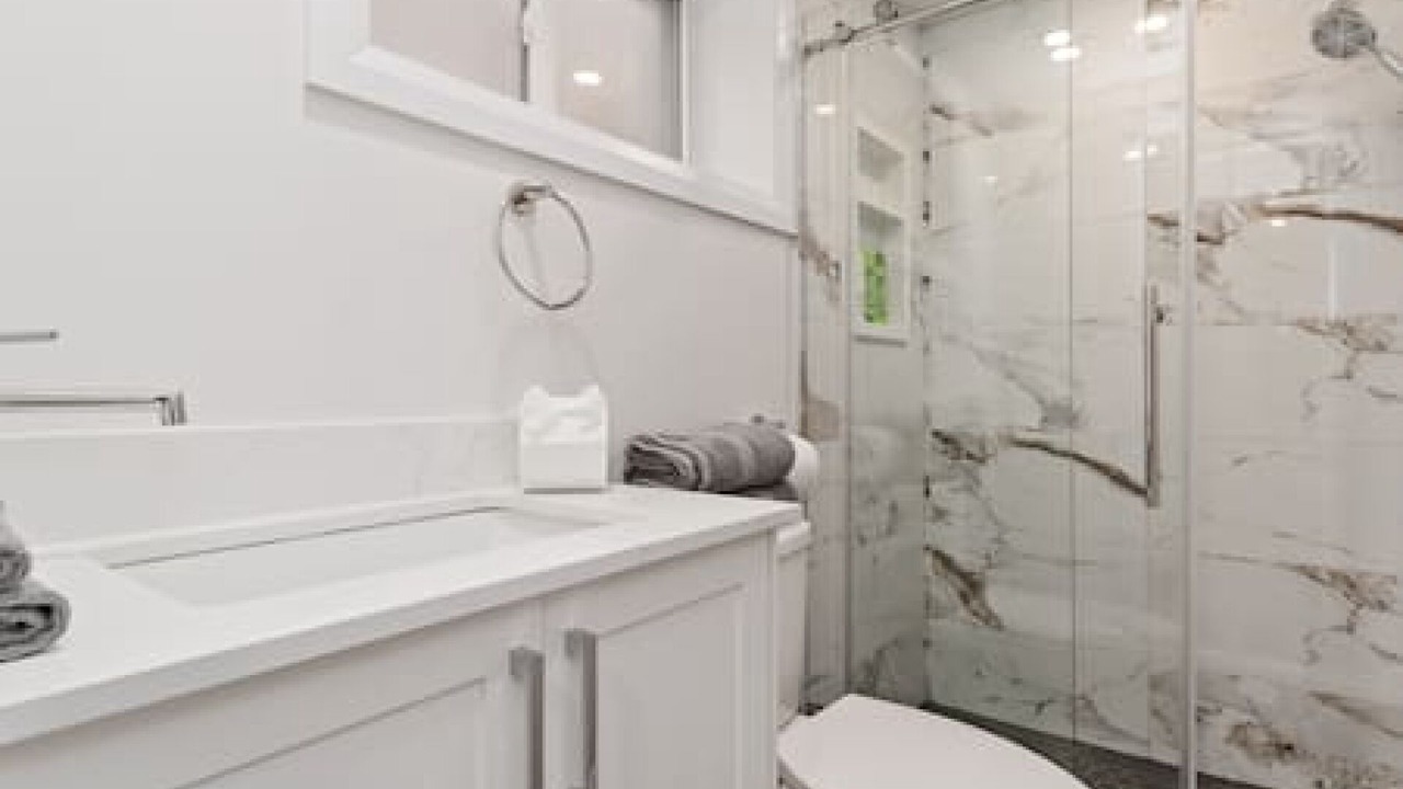 Photo of Bathroom in Clarkson-Lorne Park
