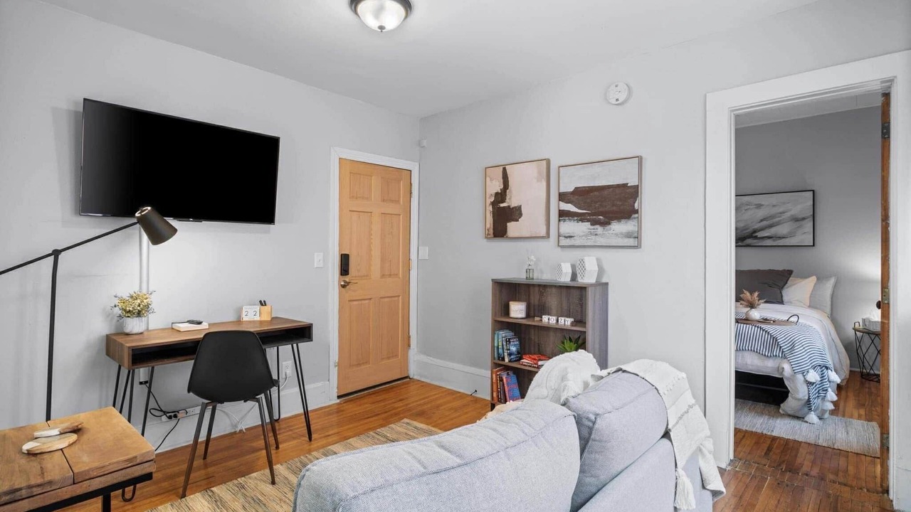 Photo of Livingroom in Lowry Hill East