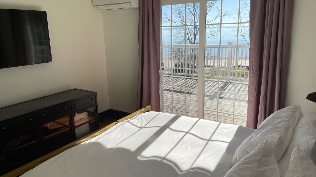 Photo of Bedroom in Waverly Beach