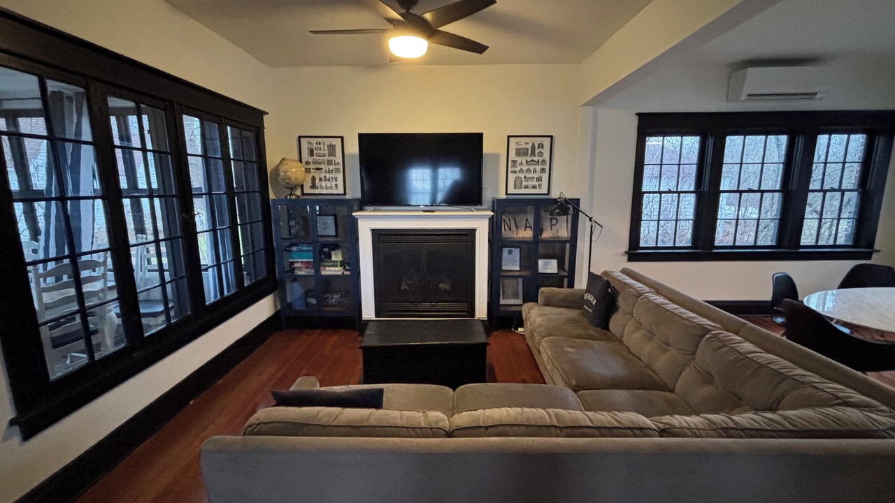 Photo of Livingroom in Waverly Beach