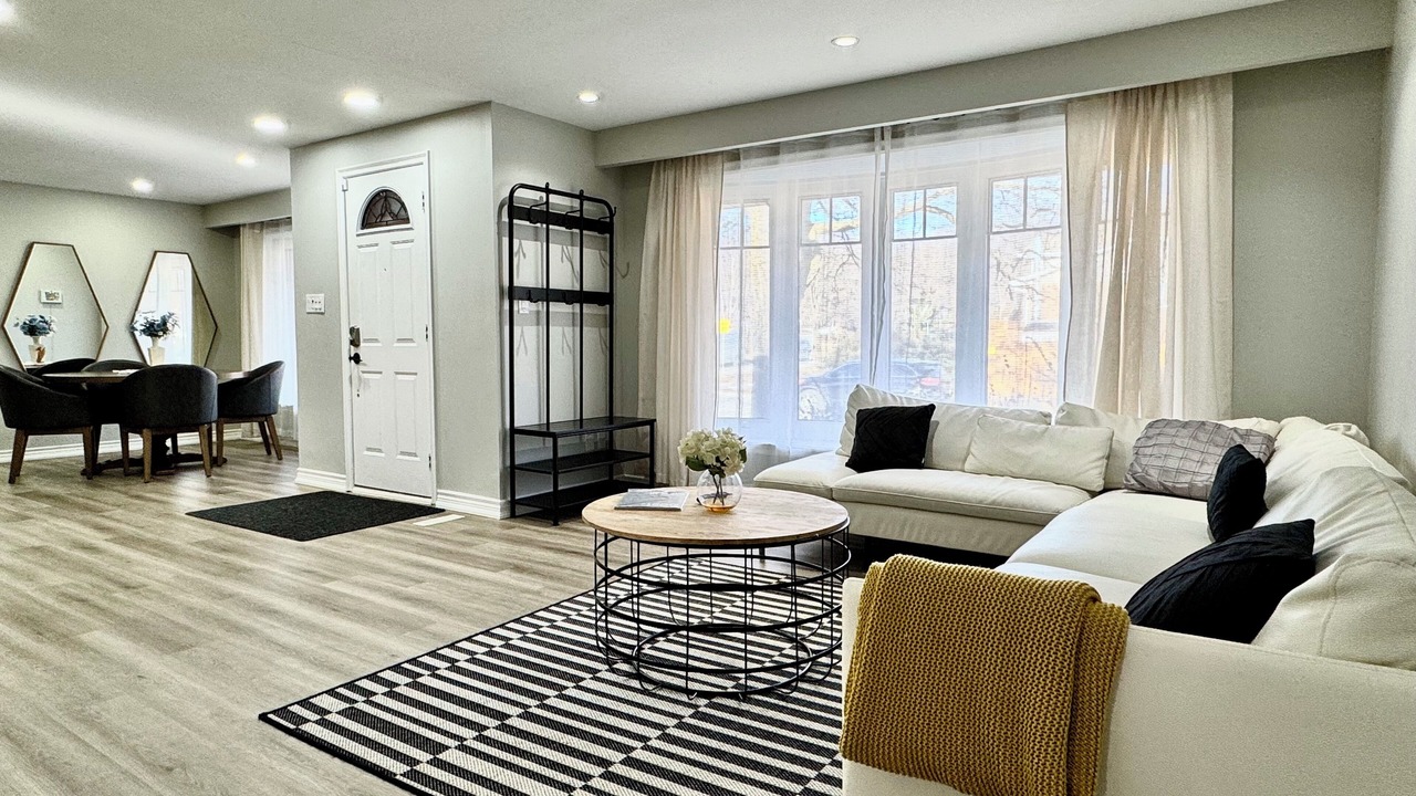 Photo of Livingroom in Oakville