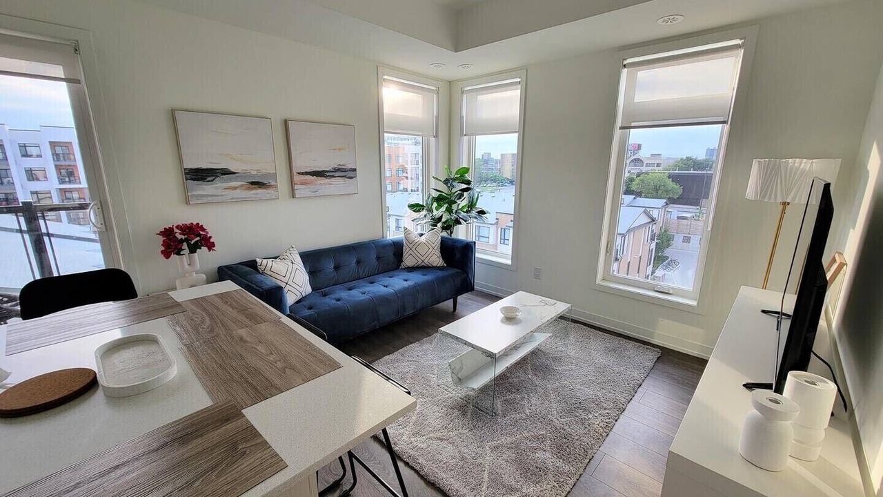 Photo of Livingroom in Brookhaven - Amesbury