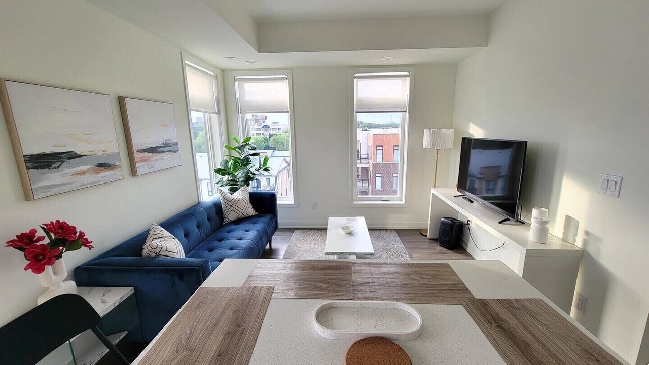 Photo of Livingroom in Brookhaven - Amesbury