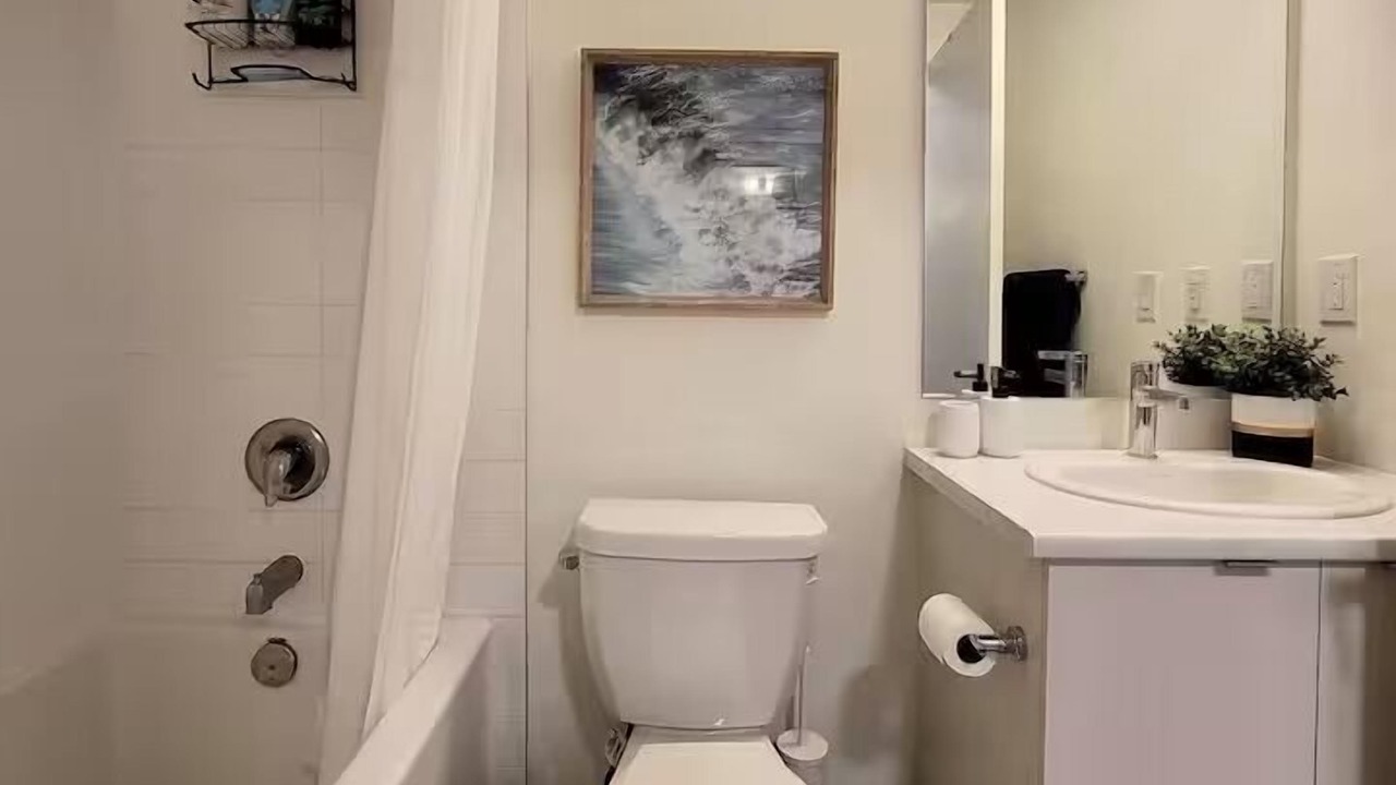 Photo of Bathroom in Brookhaven - Amesbury