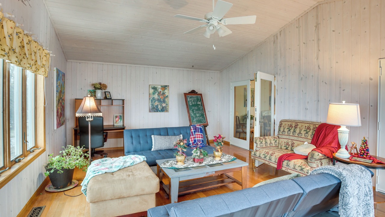 Photo of Livingroom in Howard Lake