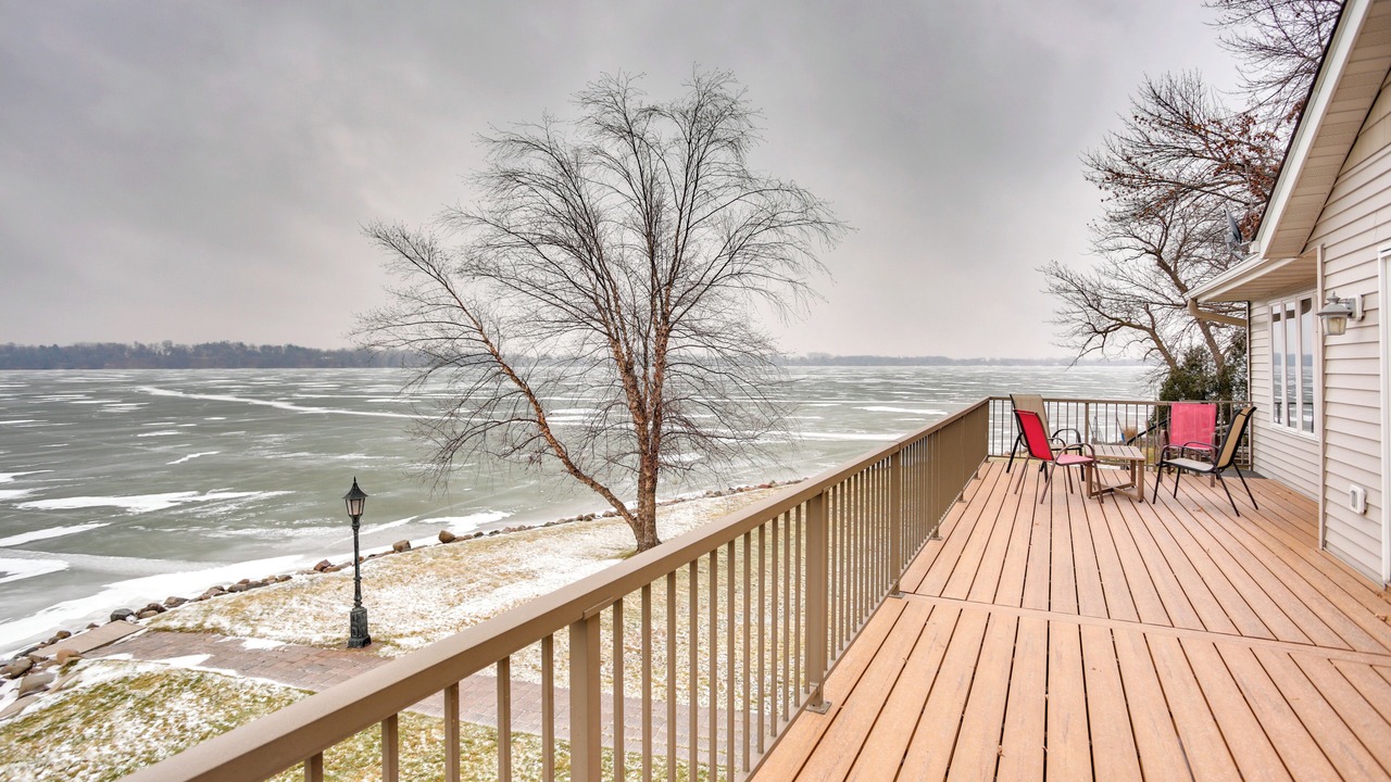 Photo of Patio Balcony in Howard Lake