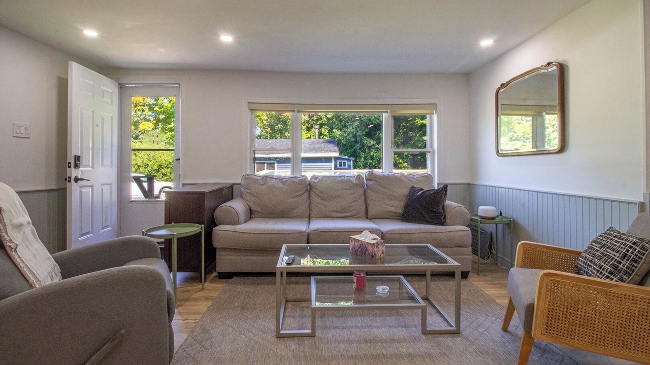 Photo of Livingroom in Scugog