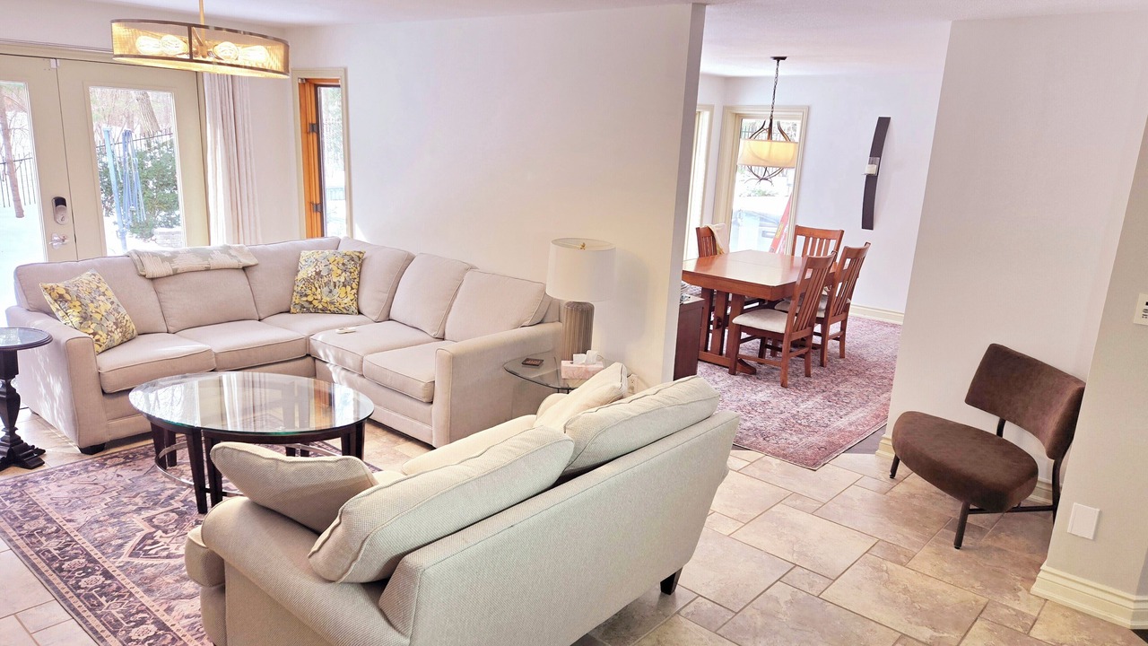 Photo of Livingroom in Grand Bend